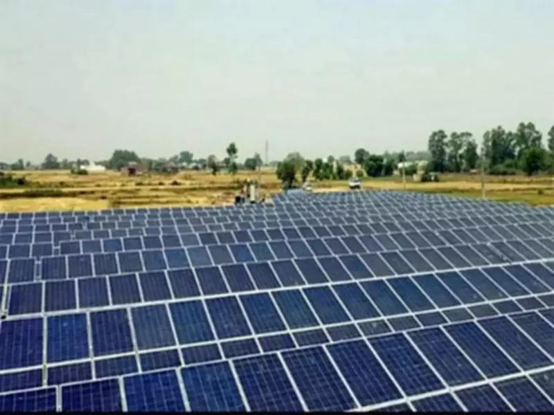 India's Renewable Power Hits Record High in 2025, Fossil Generation Declines