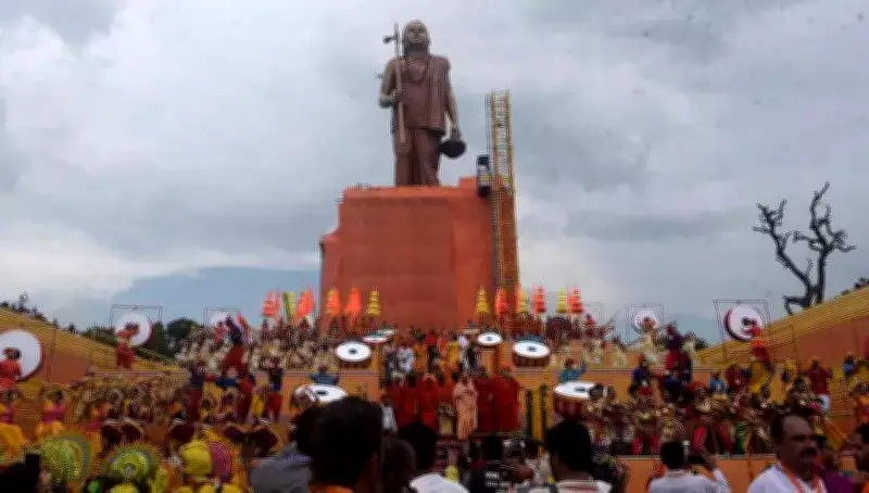 Indore's Omkareshwar Temple Offers VIP Darshan for Blood Donations