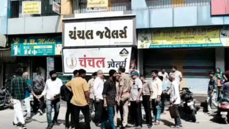 ISRO Intern Among Trio Arrested for Navsari Jewellery Shop Robbery Attempt