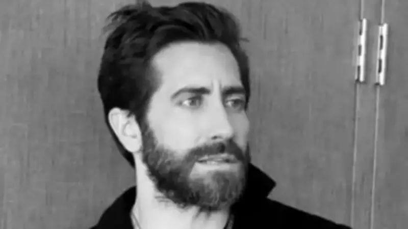 Jake Gyllenhaal Opens Up About Fashion Shoots: 'I Never Felt Totally Comfortable'