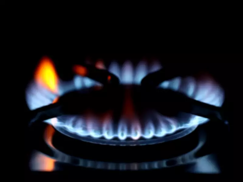 Karachi Residents Store Gas in Balloons for Cooking Amid Fuel Shortage
