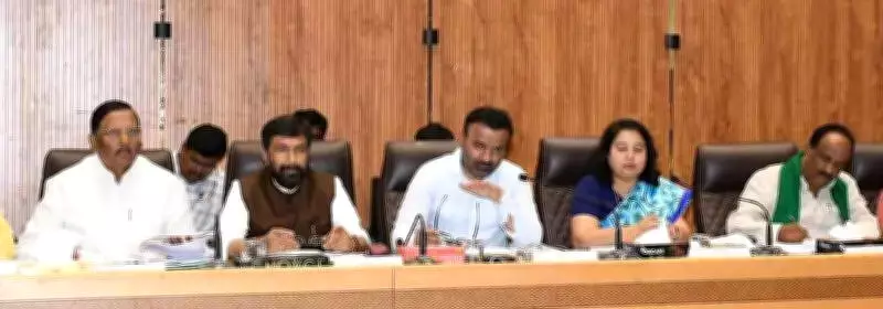 Karnataka Minister Reviews Water Supply, Directs Officials to Act