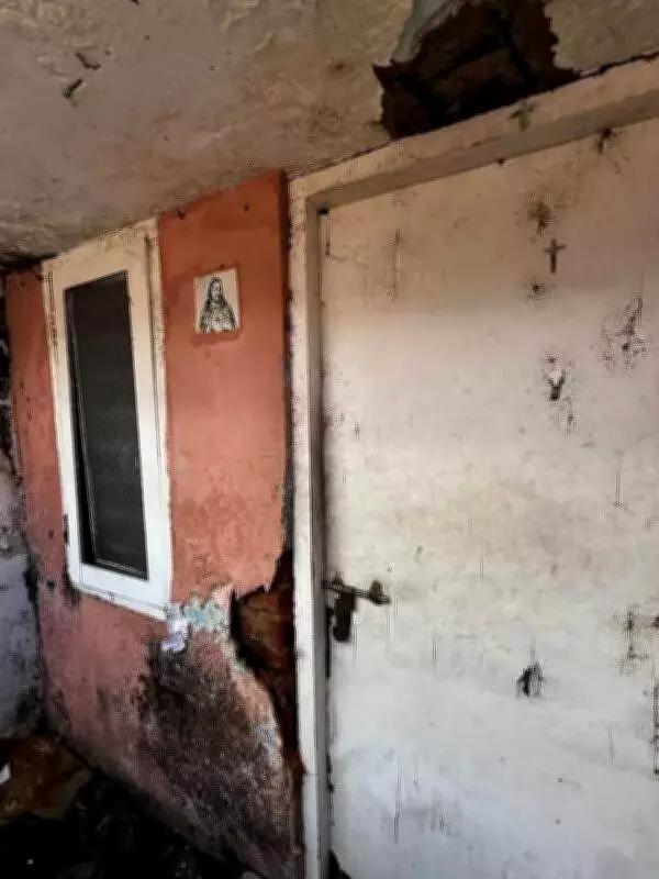 Kochi Eviction Drive: Demolition of Compensated Homes Along Konthuruthy River Accelerates