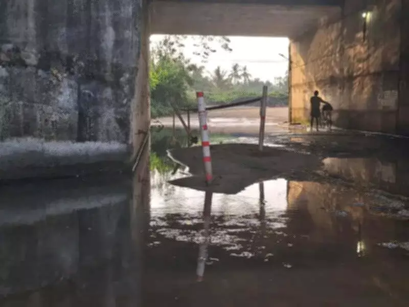 Kochi Underpass Flooded Year-Round, Posing Danger to Commuters