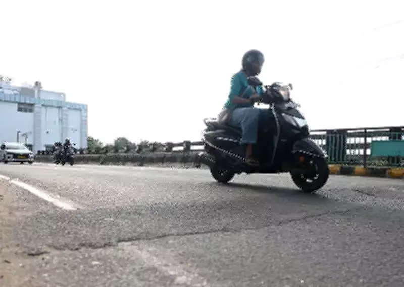 Kochi's Elamkulam Bridge Approach Roads Sink, Creating Dangerous Cuttings for Motorists