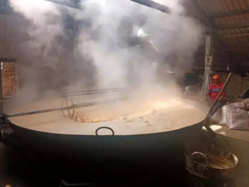 Kolhapur APMC Mandates Jaggery Testing for Chemicals After FDA Alert