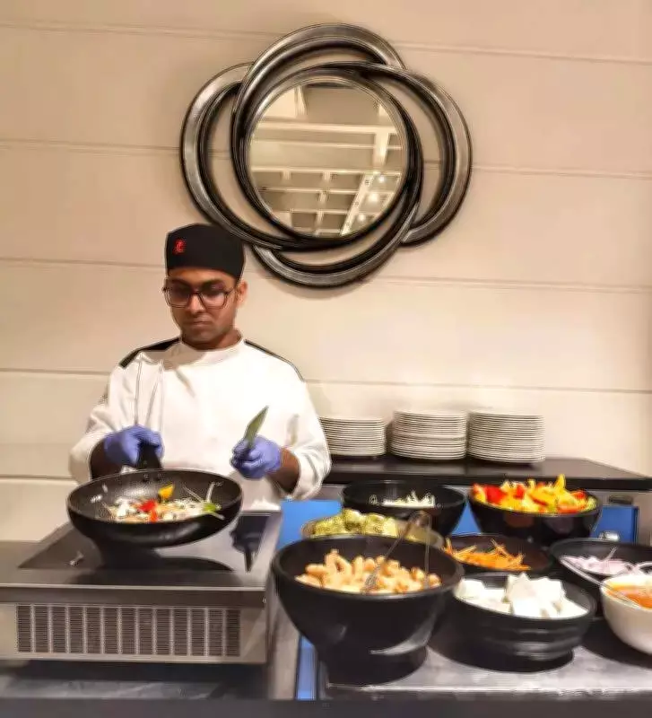 Kolkata Star Hotels Adopt Hybrid Cooking Amid LPG Supply Constraints