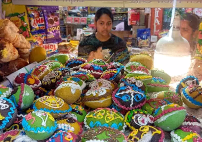 Kolkata's Legacy Bakeries See Easter Rush as Customers Queue for Traditional Treats