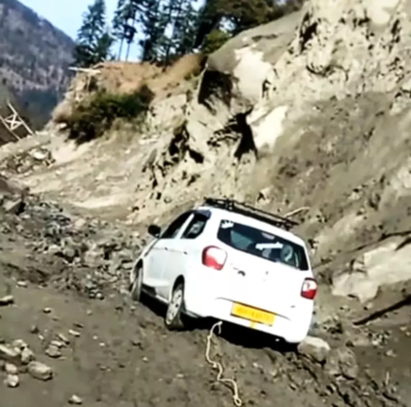 Landslides Persist on Manikaran-Barshaini Route in Himachal, Another Vehicle Damaged