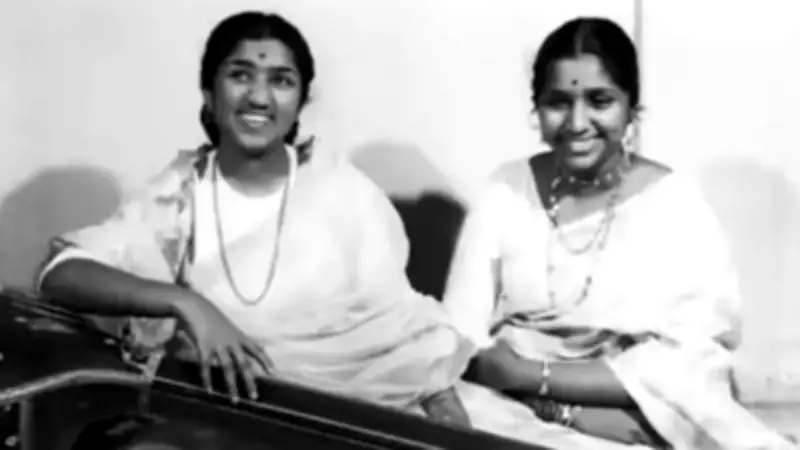 Lata Mangeshkar Reveals She Hit Asha Bhosle Over Teenage Marriage to Ganpat Bhosle