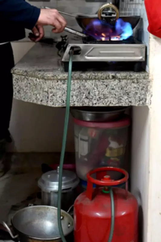 LPG Crisis Hits Delhi's Student Hubs: Aspirants Struggle with Soaring Food Costs