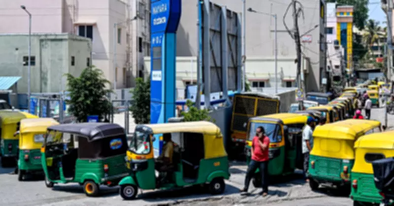 LPG Station Crowds Worsen Bengaluru Traffic, Auto Drivers Face Long Waits