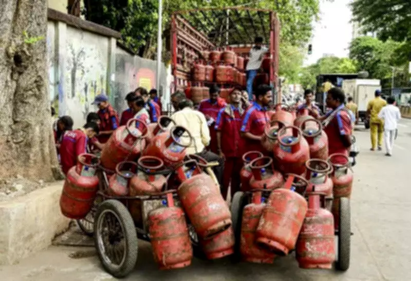 Maharashtra Assures Adequate Fuel Supply, Launches LPG Control Room