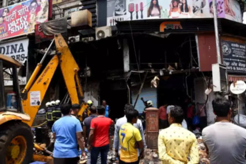 Major Fire at Mumbai's Crawford Market Destroys Three Shops, Suspected Short Circuit Blamed