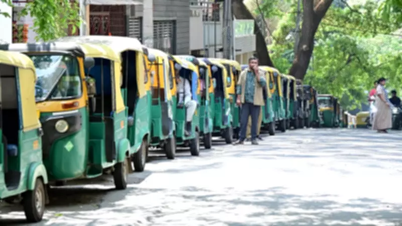 Mangaluru Traffic Police Viral Video: Top Cop Warns Against Auto Rickshaw Violations