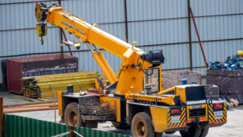 Massive 400-Tonne Crane Collapses at Mumbai's BKC, Snarls Traffic Near Asian Heart Hospital
