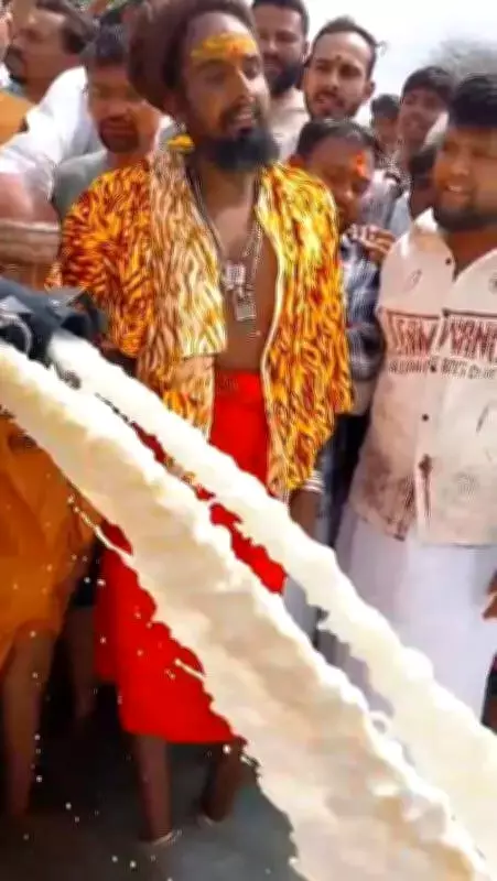 Massive Milk Offering in Narmada River Concludes 21-Day Mahayajna in MP