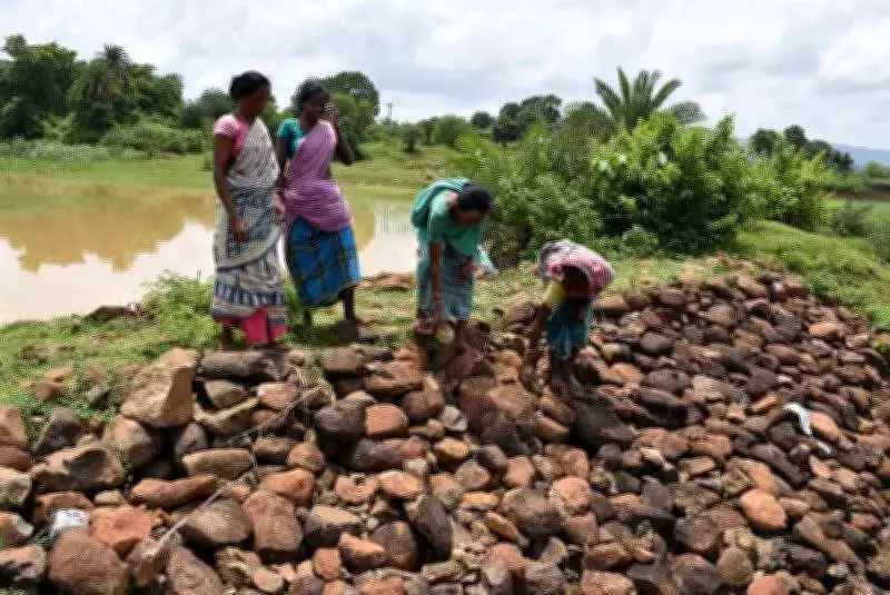 MNREGA to VB-GRAM-G Transition Sparks Job Security Fears for 1.1 Lakh Workers in Mysuru