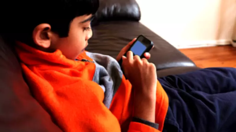 Modern Parenting: Balancing Technology and Communication for Safe Digital Kids