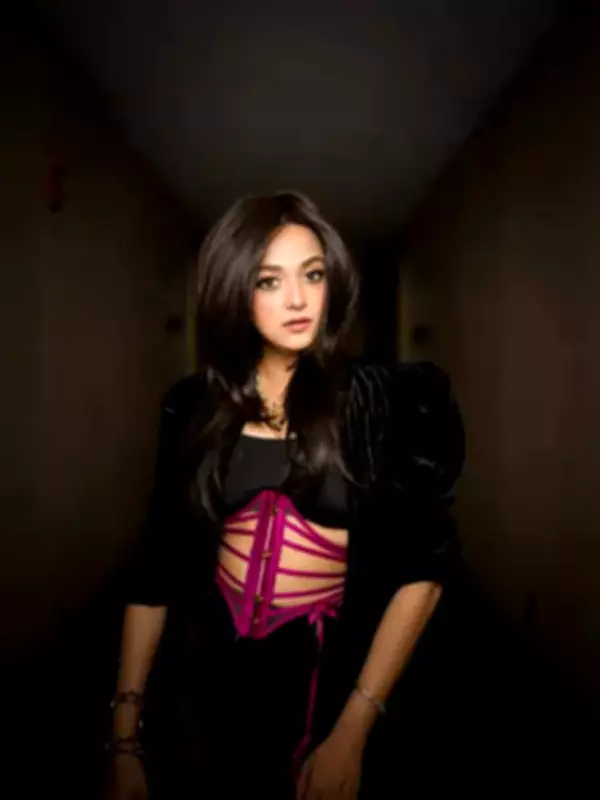 Monali Thakur Breaks Norms, Drops Three-Song EP 'Butterflies' in One Day