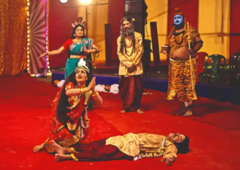Nadharer Bhela Director Pradipta Bhattacharyya Redefines Film Distribution with Intimate Screenings
