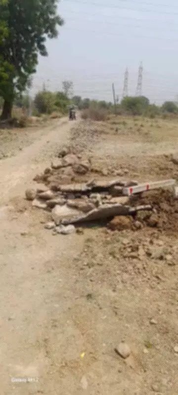 Nagpur Farmer Blocks PWD Road Over Land Dispute