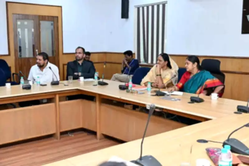 Nagpur Mayor Orders Immediate Action to Control Bhandewadi Dumping Yard Odor