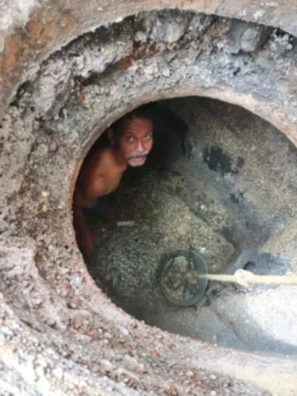 Nagpur Sanitation Worker Forced Into Sewer Without Safety Gear, Sparks Outrage