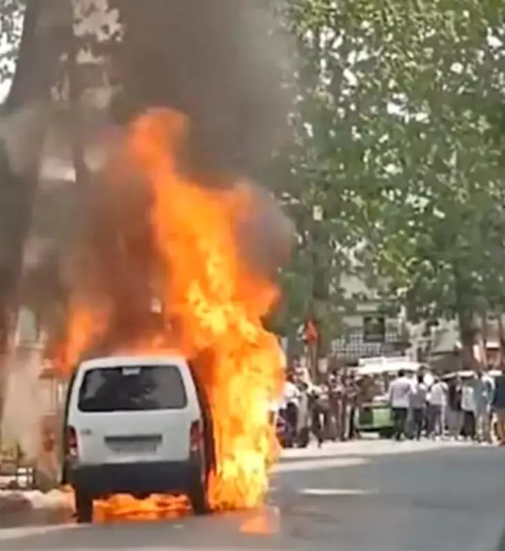 Nagpur Van Gutted in Blaze at Zenda Square Amid 44°C Heat Wave