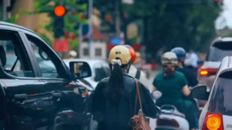 Noida Traffic Gridlock: Factory Workers' Protest Over Wages Paralyzes Key Routes