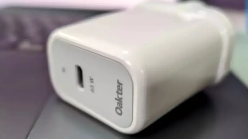 Oakter's 65W GaN Charger Review: A Compact, Affordable Solution for Multi-Device Users