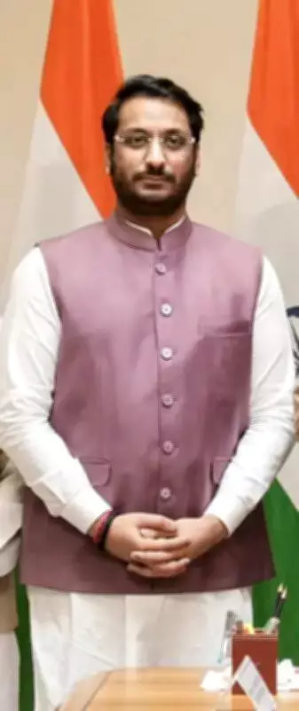 Parth Pawar flies VSR aircraft, calls it administrative mistake