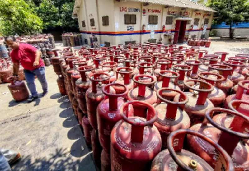 Patna Police Arrests Shop Owner for Illegal LPG Cylinder Black Marketing
