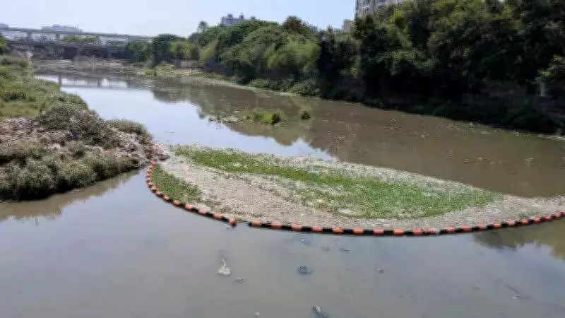 PCMC's Floating Barriers in Mula River Trap Waste, Worsen Pollution: Gram Panchayat