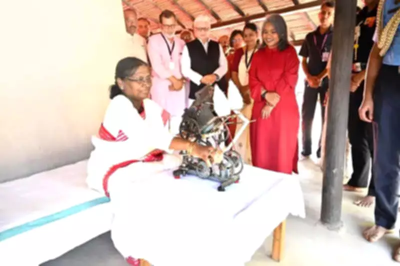 President Murmu Spins Charkha at Sevagram Ashram, Honors Gandhian Legacy