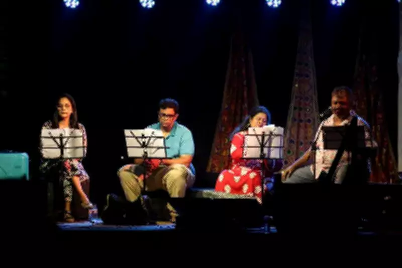 Pune's 'Sahib, Sindh, Sultan' Show Transforms Theatre into Deccan Queen Train Journey