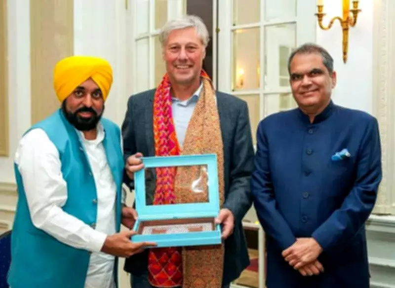 Punjab CM Mann Meets Dutch Hockey Legend Bovelander, Invites Him to Boost State's Hockey