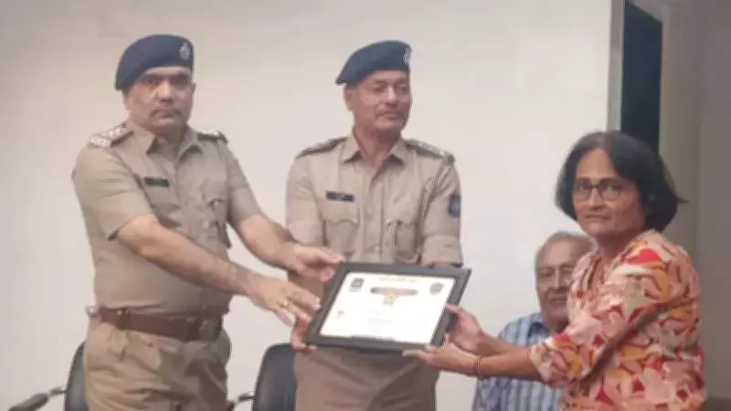 Quick-thinking neighbour saves elderly couple from Rs 23 lakh digital arrest scam in Ahmedabad