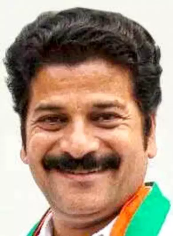 Revanth Reddy's Film Dialogue Jab at Pinarayi Vijayan Sparks Kerala Campaign Heat