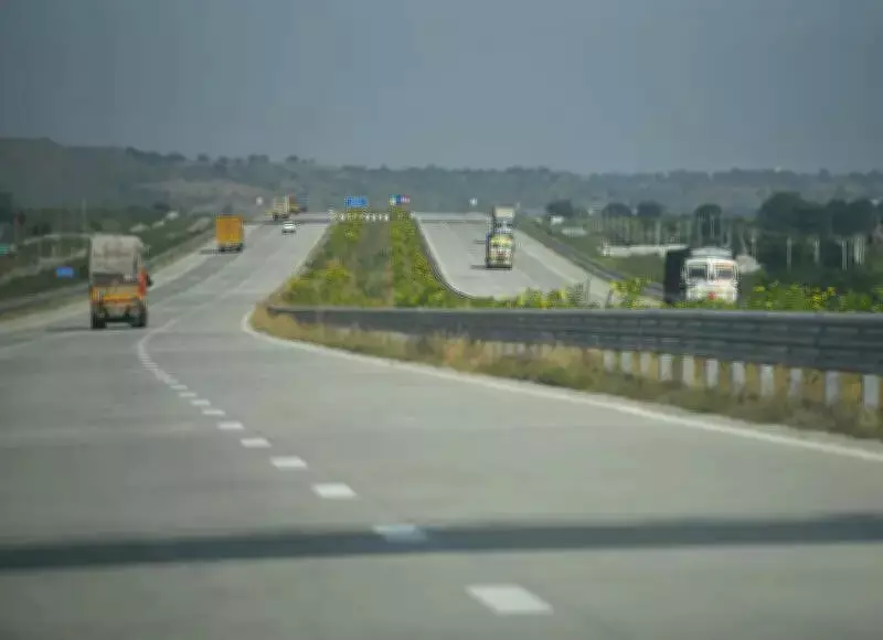 Samruddhi Expressway Sees 57% Traffic Surge, Toll Revenue Jumps to Rs 1,240 Crore