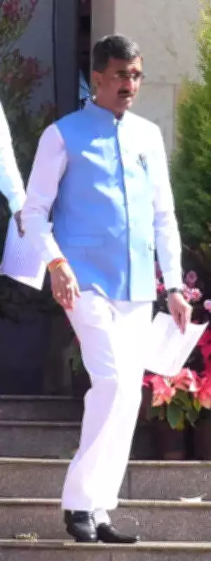 Satara Deploys 17 Water Tankers Amid Scarcity, Minister Warns of El Niño Impact