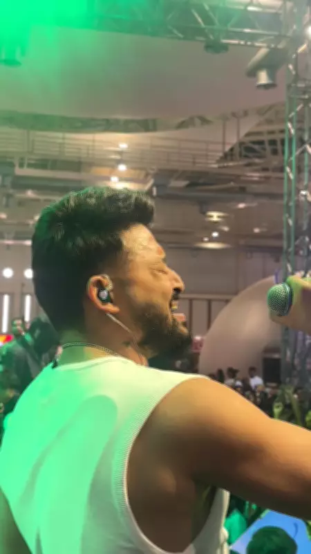 Saurav Das and EPR Iyer Perform Together at Kolkata Comic Con