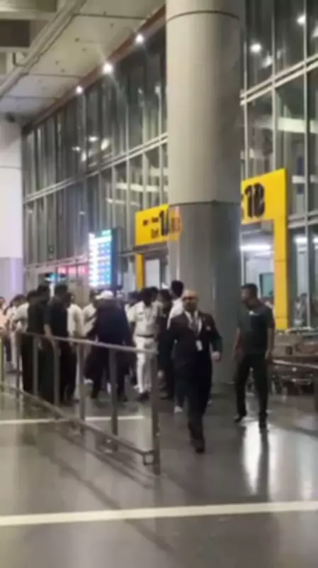 Shah Rukh Khan's Grand Arrival in Kolkata Sparks Fan Frenzy at Airport
