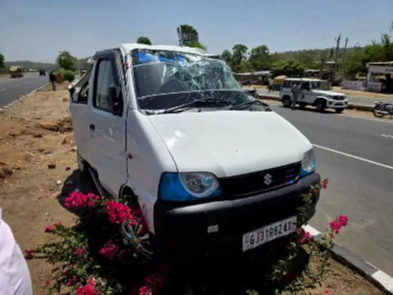 Six Women Killed, Eight Injured in Bus-Van Collision on NH-48 in Gujarat