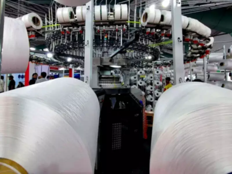 Surat Textile Weavers Protest Soaring Yarn Prices Despite Customs Duty Exemption