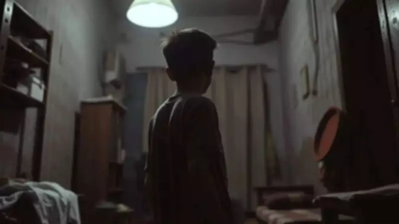 Teen with Schizophrenia Stabs Sister to Death While Mimicking Sword Video