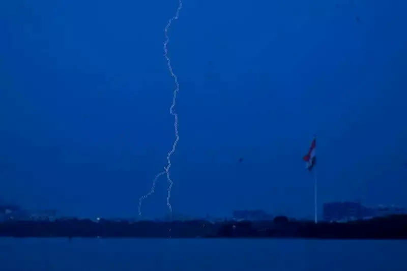 Telangana Experiences Brief Heat-Induced Showers, Short Relief from Scorching Temperatures