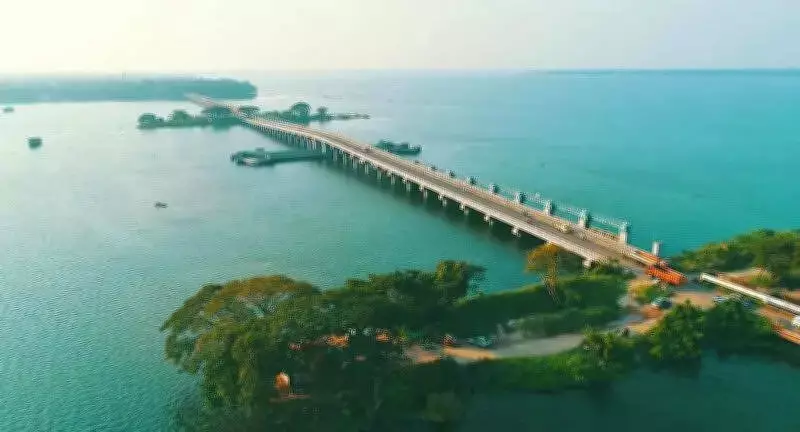 Thanneermukkom Bund Shutters Opened to Aid Kerala's Fishermen and Farmers