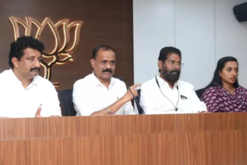 Thiruvananthapuram Mayor Criticizes Minister Over Civic Issues and Water Loss