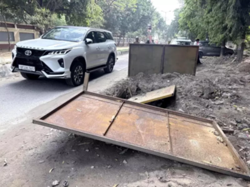 Traffic Chaos and Safety Risks Mount Near La Martiniere Girls' College in Lucknow